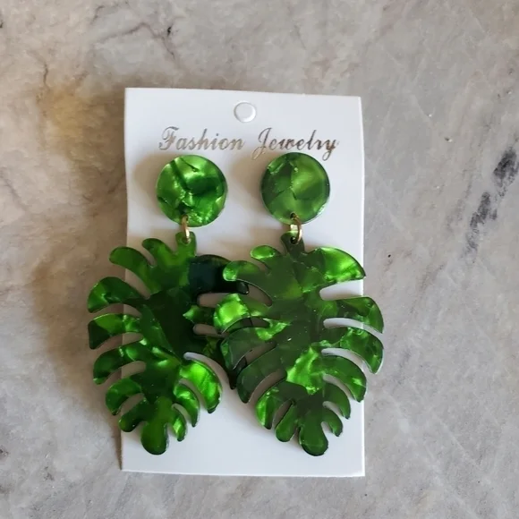 NEW Large Green Resin Monstera Leaf Earrings - Picture 2 of 4